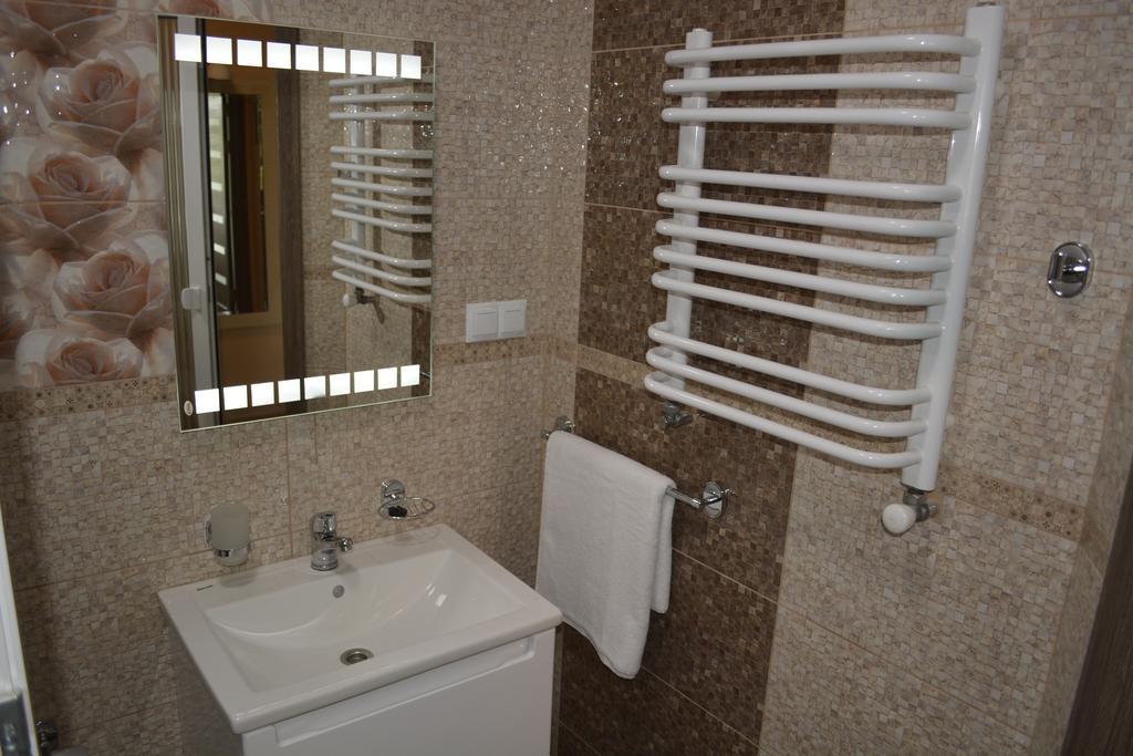 Apartment Vid Na Krepost คาเมียเนตส์-โปดิลสกี ภายนอก รูปภาพ