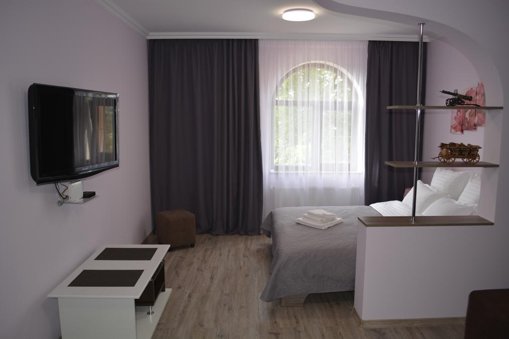 Apartment Vid Na Krepost คาเมียเนตส์-โปดิลสกี ภายนอก รูปภาพ